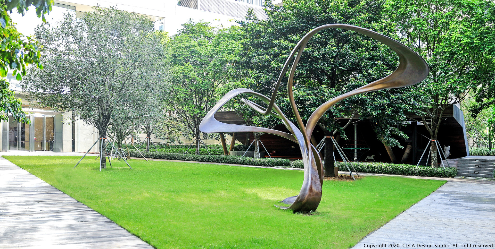 This sculpture depicts the residual effects of dynamic movement juxtaposing tension in space caused by the synchronized movements of fish in the ocean.